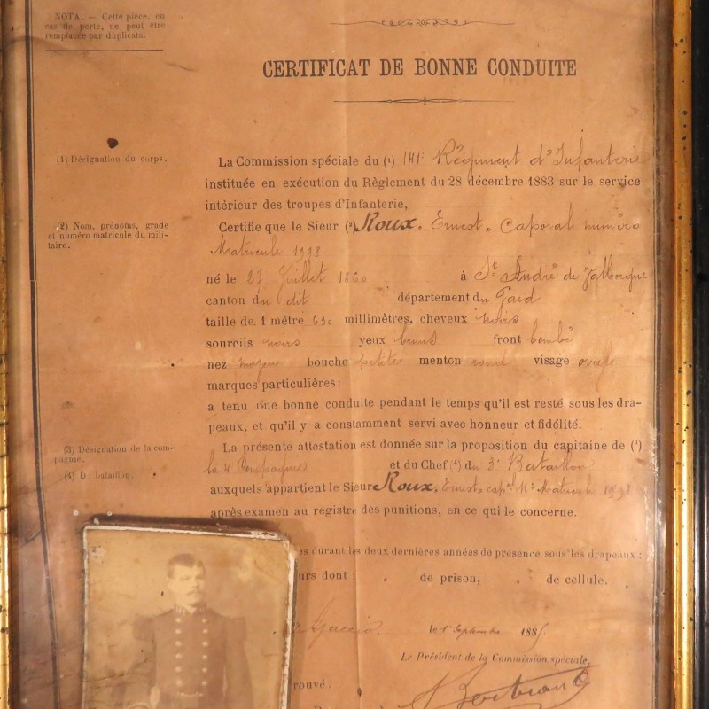 CADRE ET PHOTOT CERTIFICAT DE BONNE CONDUITE Au 141 ème REGIMENT DE LIGNE D'UN CAPORAL DATE 1885