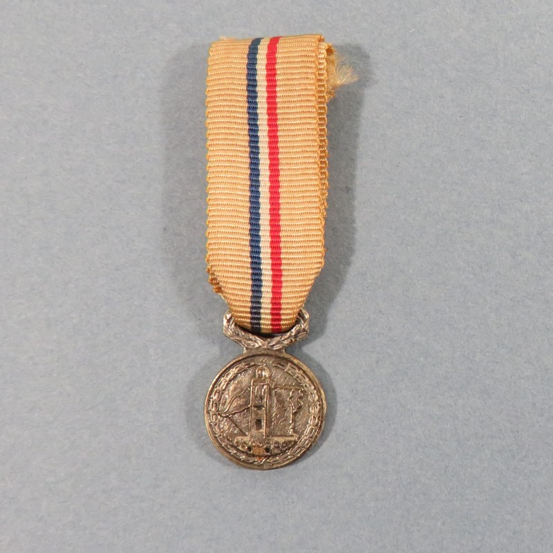 FRANCE REDUCTION DE LA MEDAILLE DE LA FNCPG CATM FEDERATION NATIONALE DES COMBATTANTS PRISONIERS DE GUERRE °