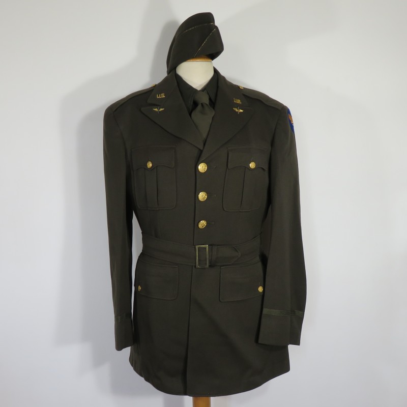 ENSEMBLE SECONDE GUERRE D'UN OFFICIER PILOTE DE L'USAAF NOMINATIF R.J. PITTMAN 7 PIECES