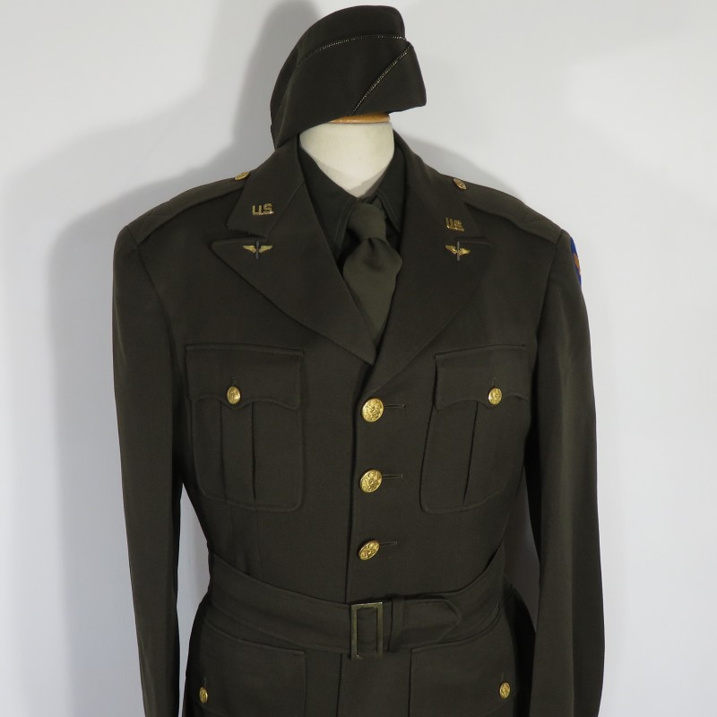 ENSEMBLE SECONDE GUERRE D'UN OFFICIER PILOTE DE L'USAAF NOMINATIF R.J. PITTMAN 7 PIECES