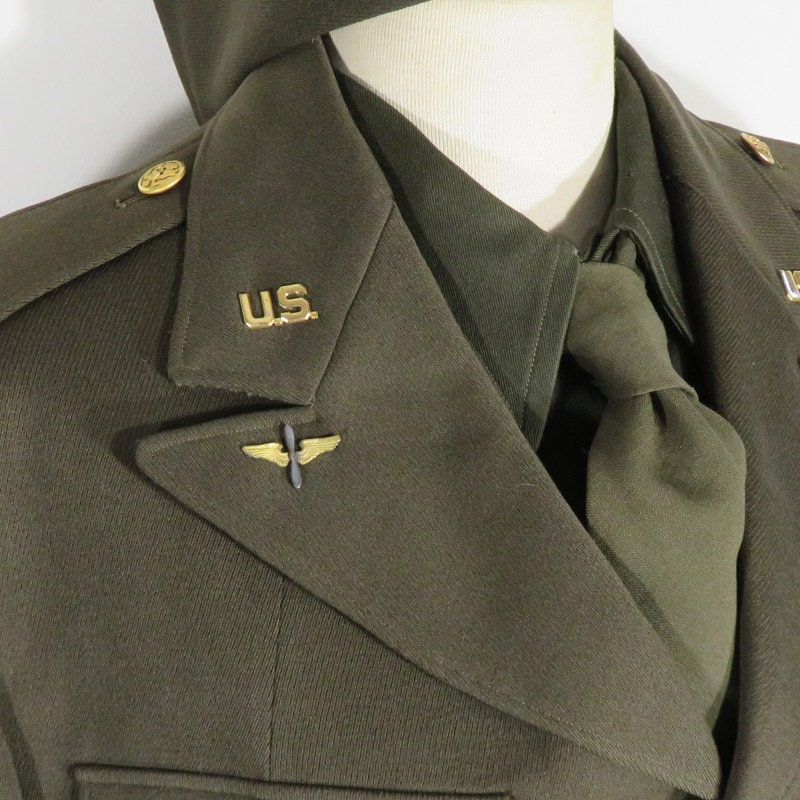 ENSEMBLE SECONDE GUERRE D'UN OFFICIER PILOTE DE L'USAAF NOMINATIF R.J. PITTMAN 7 PIECES