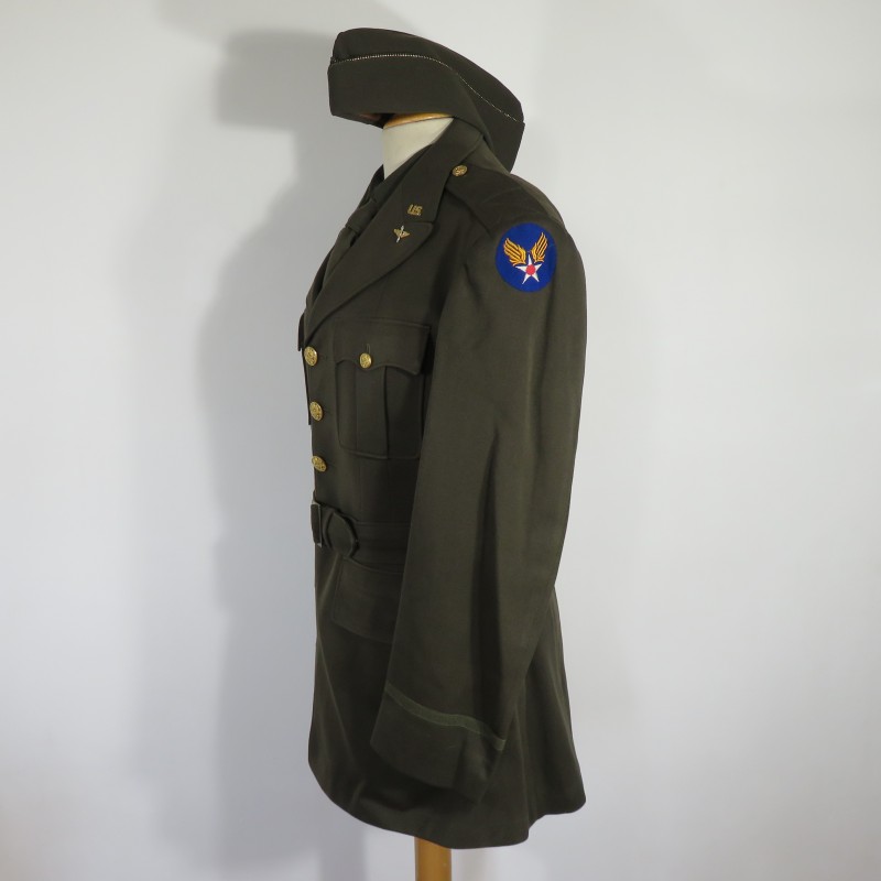 ENSEMBLE SECONDE GUERRE D'UN OFFICIER PILOTE DE L'USAAF NOMINATIF R.J. PITTMAN 7 PIECES