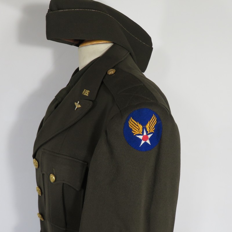 ENSEMBLE SECONDE GUERRE D'UN OFFICIER PILOTE DE L'USAAF NOMINATIF R.J. PITTMAN 7 PIECES