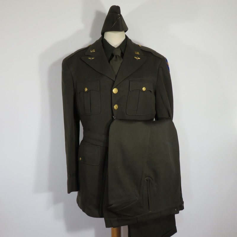 ENSEMBLE SECONDE GUERRE D'UN OFFICIER PILOTE DE L'USAAF NOMINATIF R.J. PITTMAN 7 PIECES