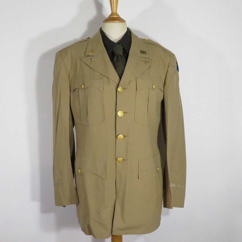 ENSEMBLE SECONDE GUERRE D'UN OFFICIER PILOTE DE L'USAAF NOMINATIF R.J. PITTMAN 7 PIECES