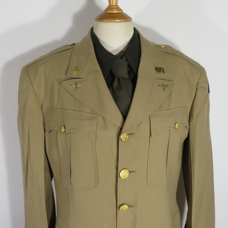 ENSEMBLE SECONDE GUERRE D'UN OFFICIER PILOTE DE L'USAAF NOMINATIF R.J. PITTMAN 7 PIECES
