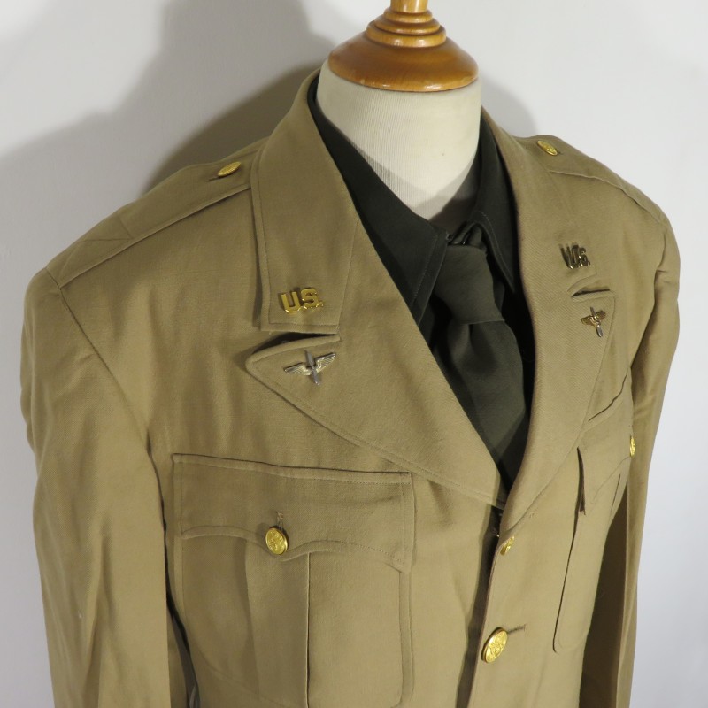 ENSEMBLE SECONDE GUERRE D'UN OFFICIER PILOTE DE L'USAAF NOMINATIF R.J. PITTMAN 7 PIECES