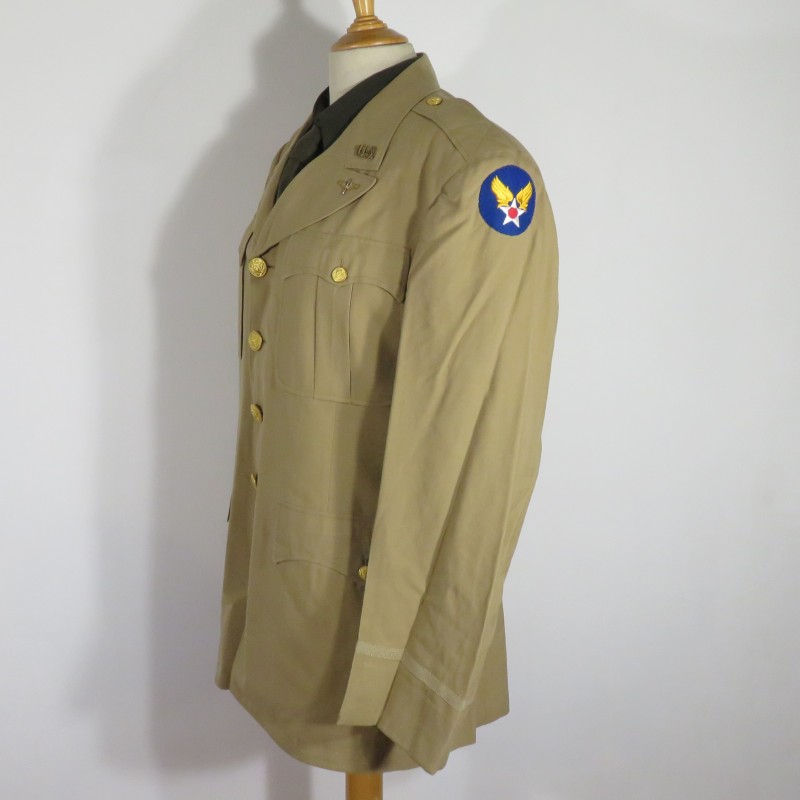 ENSEMBLE SECONDE GUERRE D'UN OFFICIER PILOTE DE L'USAAF NOMINATIF R.J. PITTMAN 7 PIECES