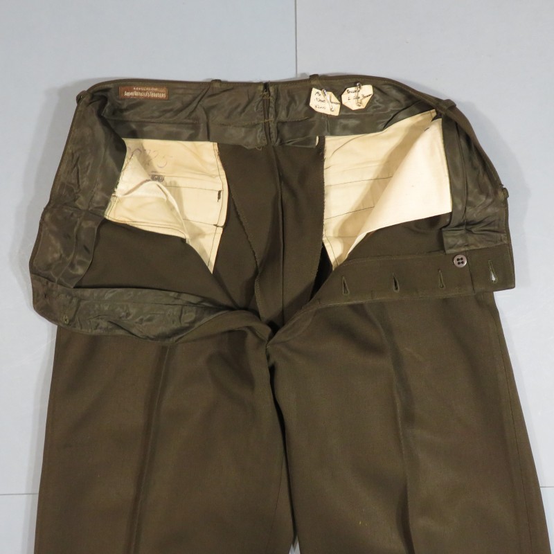 ENSEMBLE SECONDE GUERRE D'UN OFFICIER PILOTE DE L'USAAF NOMINATIF R.J. PITTMAN 7 PIECES