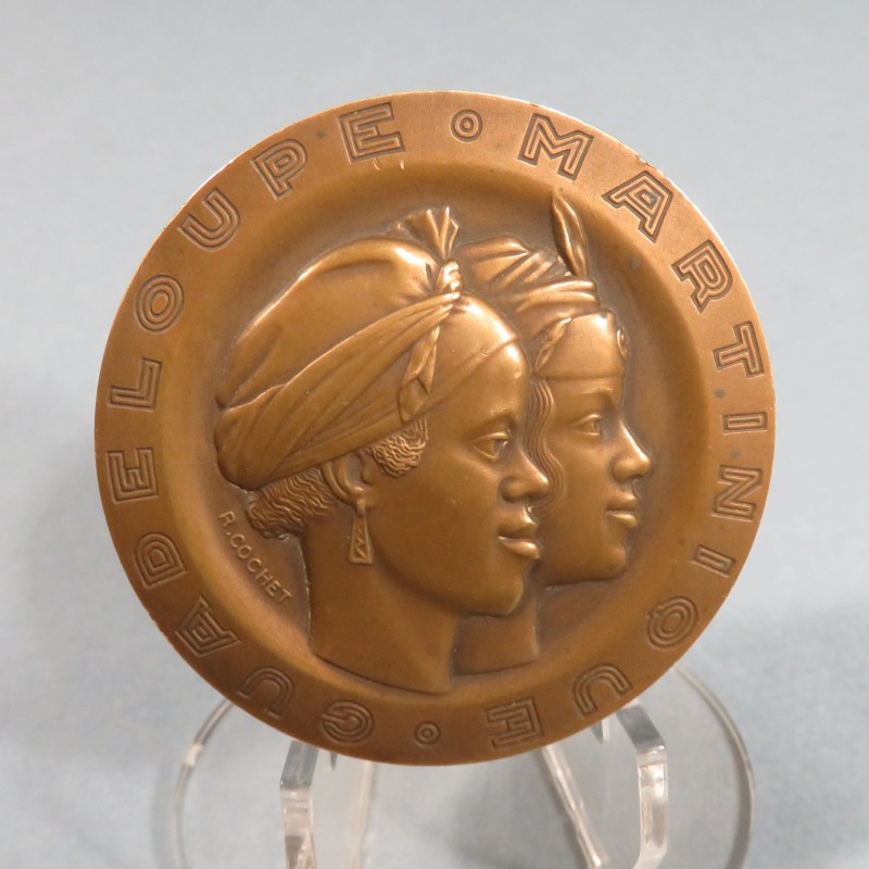 MEDAILLE DE TABLE DU TRICENTENAIRE DE LA MARTINIQUE ET LA GUADELOUPE ANTILLES 1635-1935