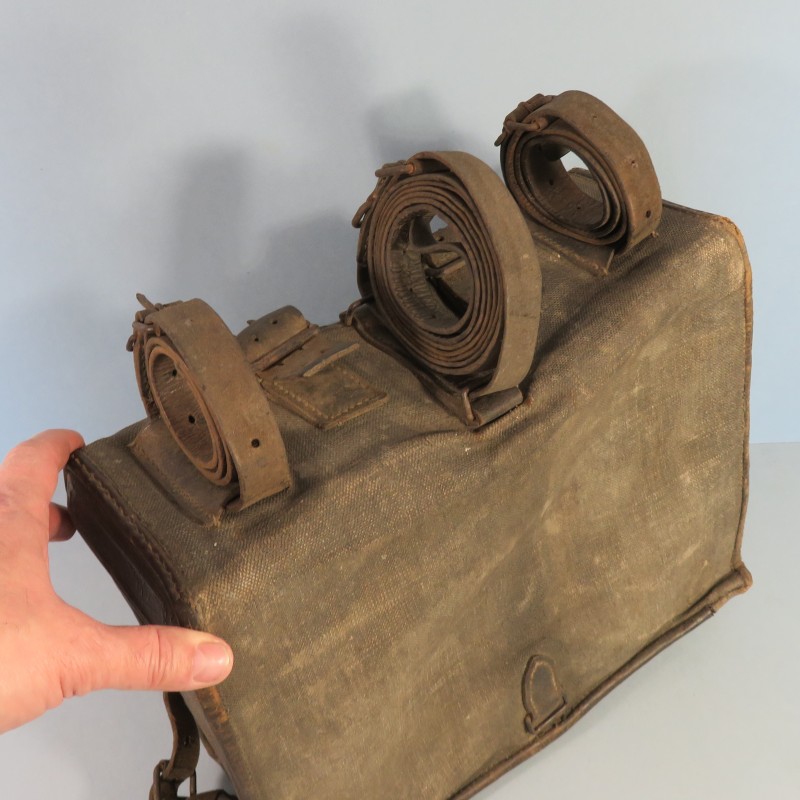 EQUIPEMENT DES POILUS SAC A DOS AS DE CARREAU MODELE 1893 1915 HAVRESAC DE COULEUR NOIR AVEC SES 5 SANGLES ET COURROIES