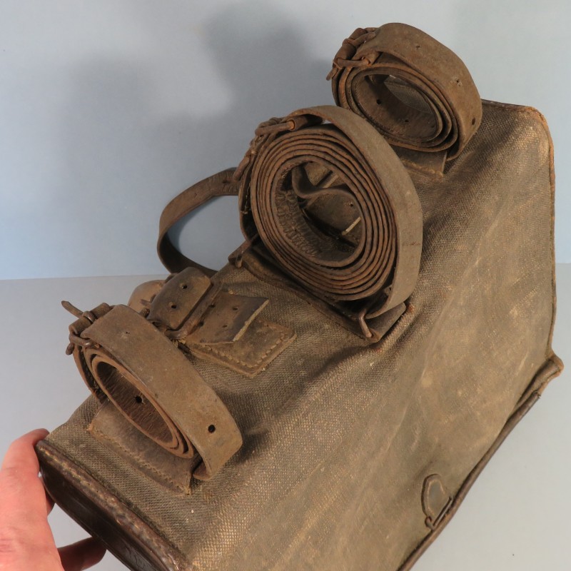 EQUIPEMENT DES POILUS SAC A DOS AS DE CARREAU MODELE 1893 1915 HAVRESAC DE COULEUR NOIR AVEC SES 5 SANGLES ET COURROIES