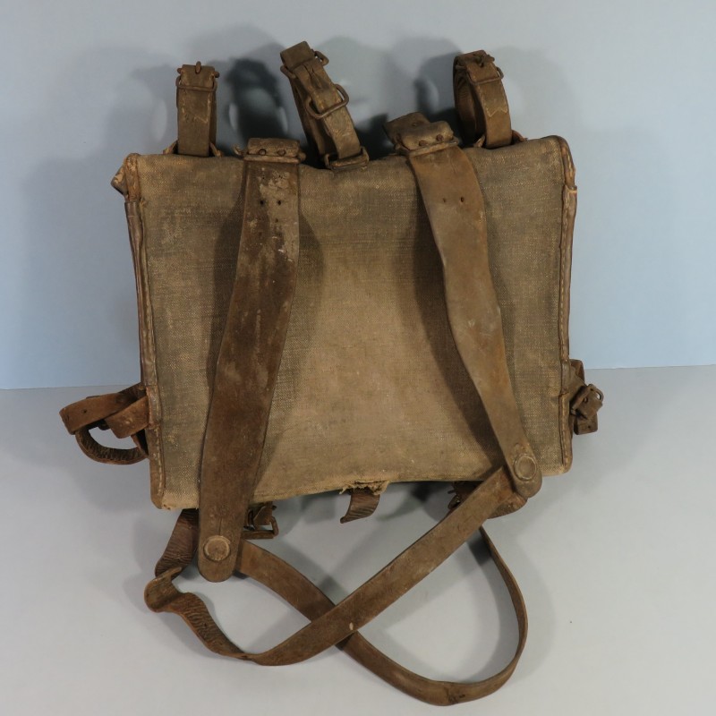 EQUIPEMENT DES POILUS SAC A DOS AS DE CARREAU MODELE 1893 1915 HAVRESAC DE COULEUR NOIR AVEC SES 5 SANGLES ET COURROIES