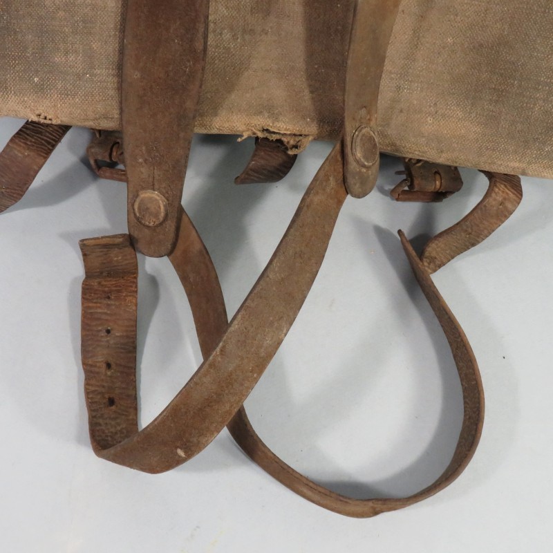EQUIPEMENT DES POILUS SAC A DOS AS DE CARREAU MODELE 1893 1915 HAVRESAC DE COULEUR NOIR AVEC SES 5 SANGLES ET COURROIES