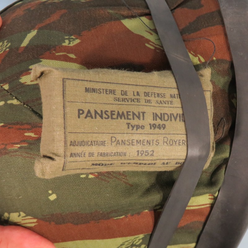 CASQUE FRANCAIS MODELE 1951 AVEC CAPUCHE CAMOUFLEE ET PANSEMENT ETAT NEUF DE STOCK LOURD ET LINER HR. 1955