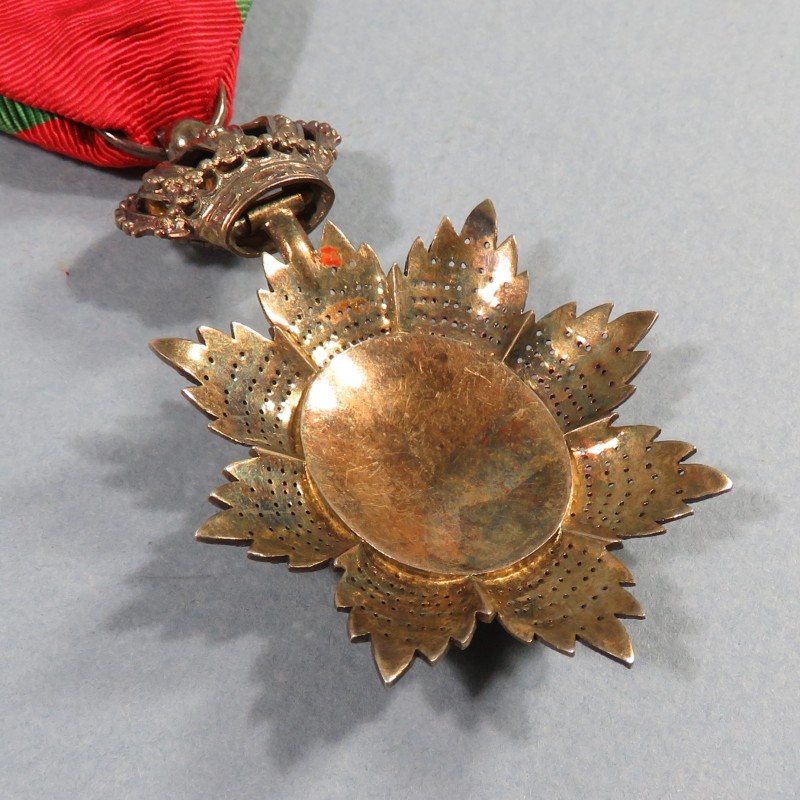 CAMBOGE MEDAILLE D'OFFICIER DE L'ORDRE ROYAL DU CAMBODGE RUBAN DU CAMBODGE ORDRE COLONIAL