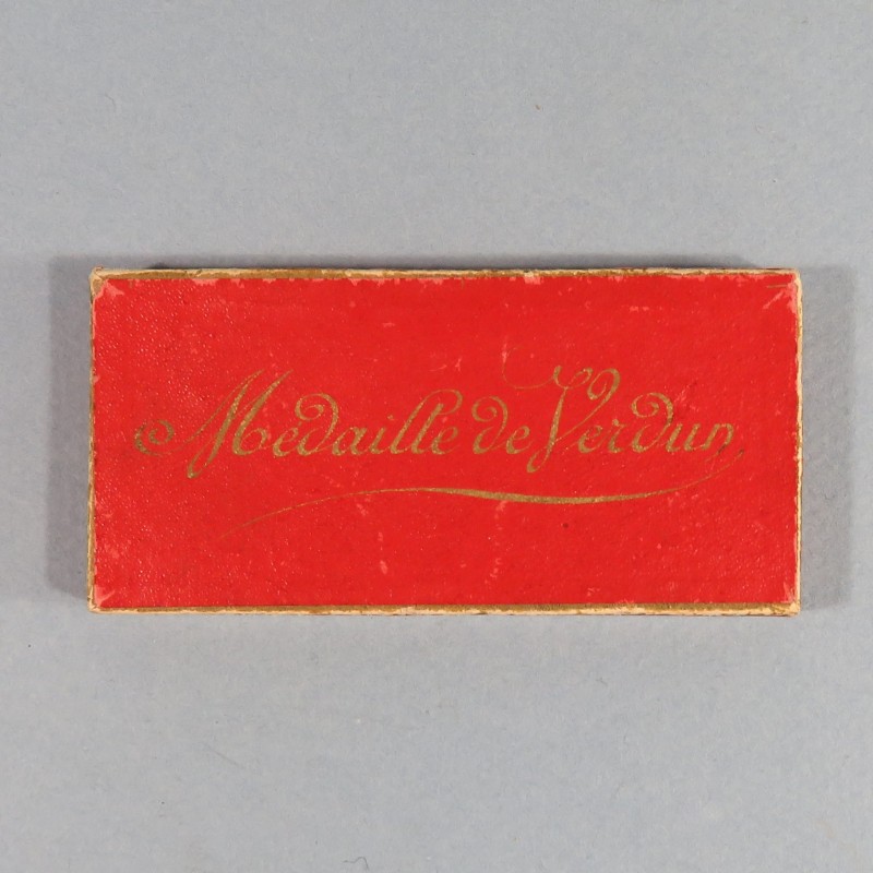 FRANCE MEDAILLE DE LA BATAILLE DE VERDUN ON NE PASSE PAS 21 FEVRIER 1916 PAR VERNIER BELLIERE A BOULE DANS SA BOITE ATTRIBUEE