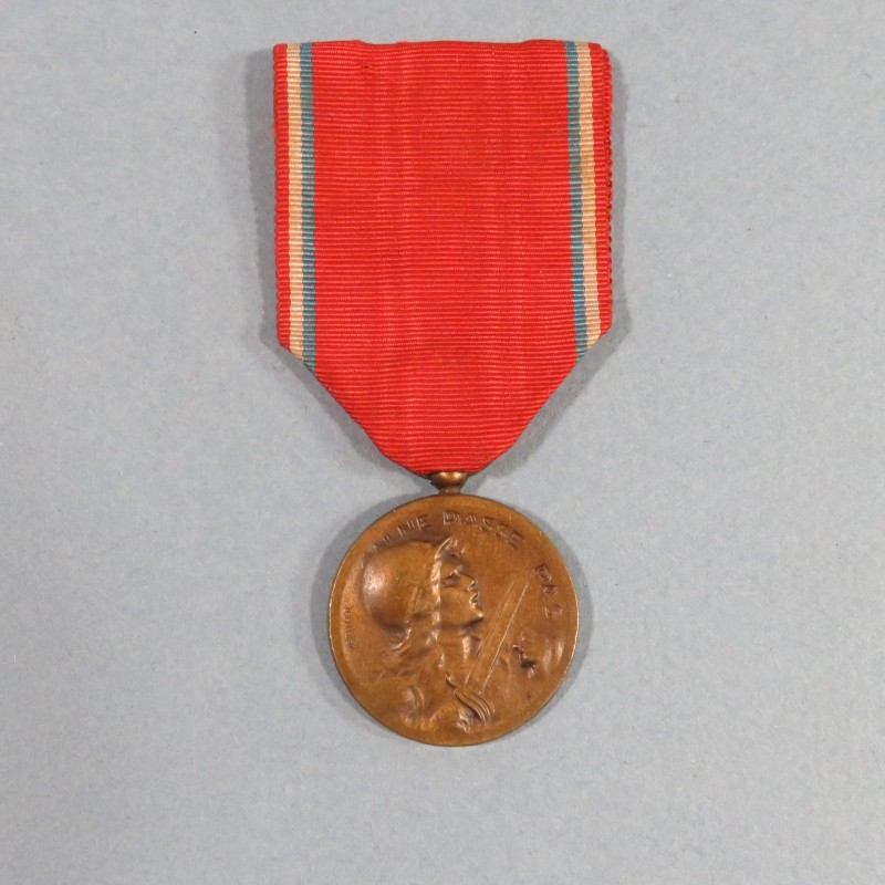 FRANCE MEDAILLE DE LA BATAILLE DE VERDUN ON NE PASSE PAS 21 FEVRIER 1916 PAR VERNIER BELLIERE A BOULE DANS SA BOITE ATTRIBUEE