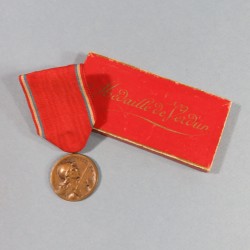 FRANCE MEDAILLE DE LA BATAILLE DE VERDUN ON NE PASSE PAS 21 FEVRIER 1916 PAR VERNIER BELLIERE A BOULE DANS SA BOITE ATTRIBUEE