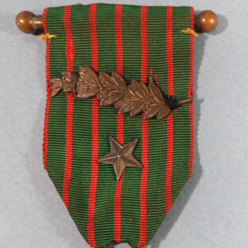 CROIX DE GUERRE 1914-1915 AVEC 1 PALME ET UNE ETOILE POUR CITATION A L'ORDRE DE L'ARMEE ET DU REGIMENT WAR CROSS 1914 1918