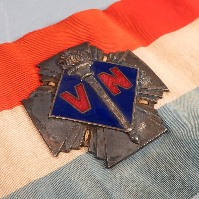 BRASSARD FRANCAIS  DES VOLONTAIRES NATIONAUX ASSOCIATION DES ENFANTS DES CROIX DE FEU CREEE DE 1927 A 1936