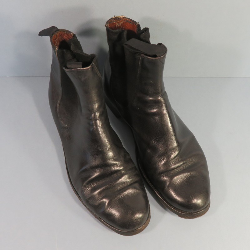 PAIRE DE CHAUSSURES OU BOTTINES REGLEMENTAIRE EN CUIR NOIR POUR OFFICIERS MODELE 1914 1931 TENUE 1931 ET SECONDE GUERRE