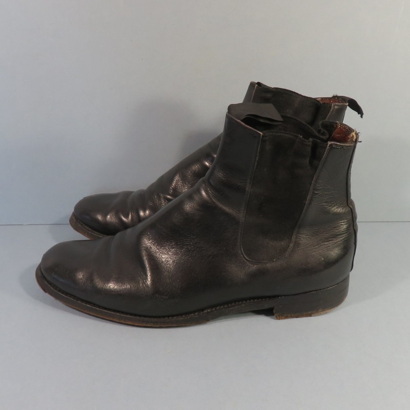 PAIRE DE CHAUSSURES OU BOTTINES REGLEMENTAIRE EN CUIR NOIR POUR OFFICIERS MODELE 1914 1931 TENUE 1931 ET SECONDE GUERRE