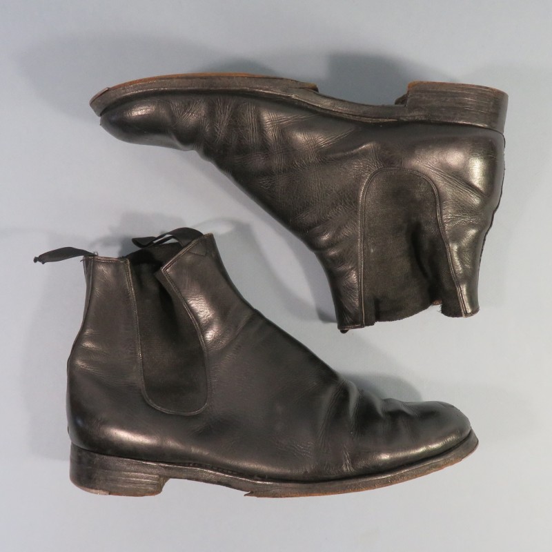 PAIRE DE CHAUSSURES OU BOTTINES REGLEMENTAIRE EN CUIR NOIR POUR OFFICIERS MODELE 1914 1931 TENUE 1931 ET SECONDE GUERRE