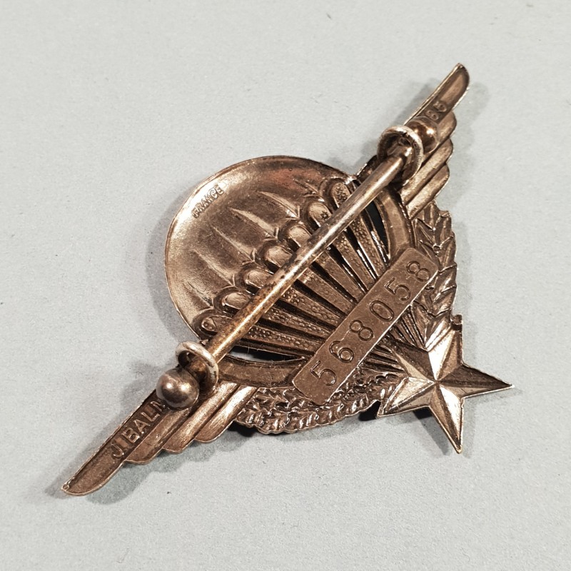 INSIGNE MILITAIRE BREVET PARACHUTISTE NUMEROTE 568058 ANNEE 1992 FABRICATION J. BALME G1185