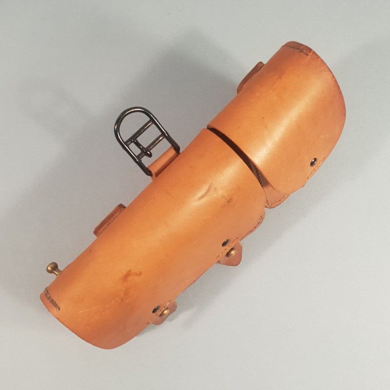 CARTOUCHIERE MODELE 1935 / 1937 COTE GAUCHE COULEUR MARRON CUIR LISSE TAMPONNEE 2 ème TRIMESTRE 1940