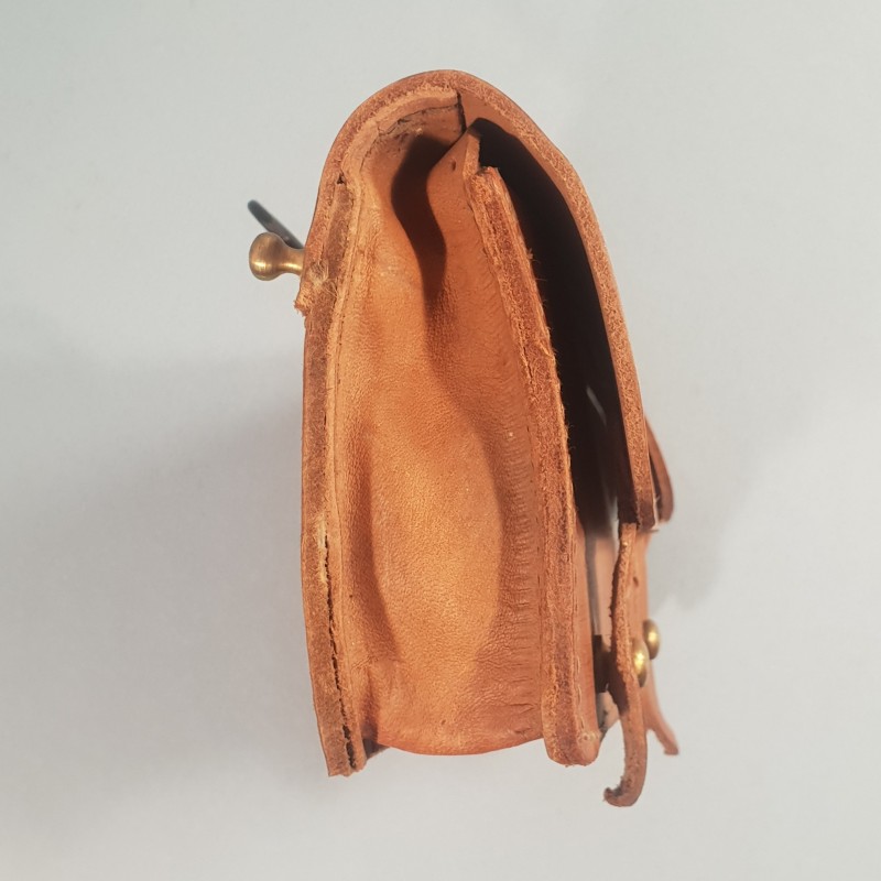 CARTOUCHIERE MODELE 1935 / 1937 COTE GAUCHE COULEUR MARRON CUIR LISSE TAMPONNEE 2 ème TRIMESTRE 1940
