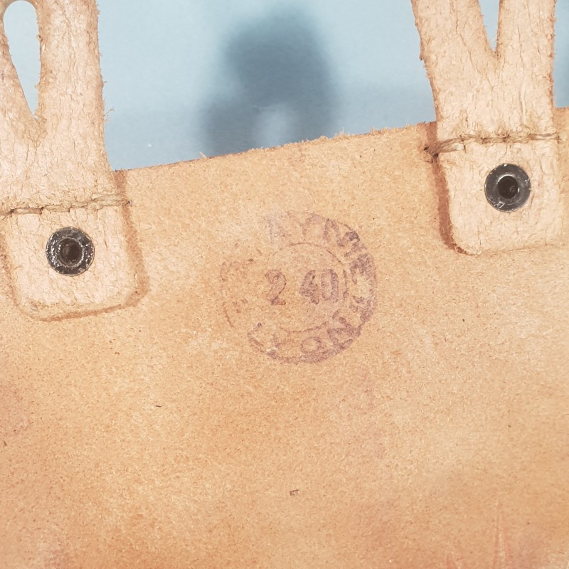 CARTOUCHIERE MODELE 1935 / 1937 COTE GAUCHE COULEUR MARRON CUIR LISSE TAMPONNEE 2 ème TRIMESTRE 1940