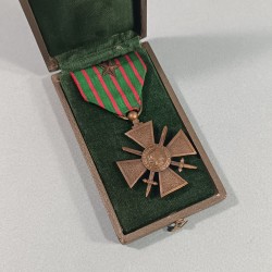 CROIX DE GUERRE 1914-1918 AVEC 1 ETOILE POUR CITATION A L'ORDRE DU REGIMENT OU DU BATAILLON DANS SON COFFRET