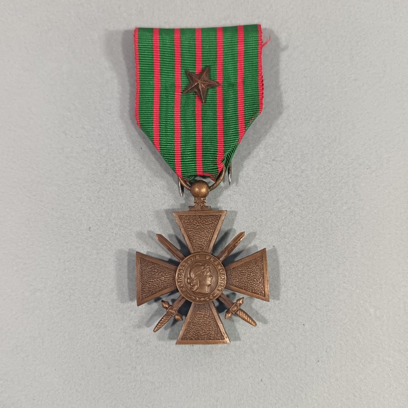 CROIX DE GUERRE 1914-1918 AVEC 1 ETOILE POUR CITATION A L'ORDRE DU REGIMENT OU DU BATAILLON DANS SON COFFRET