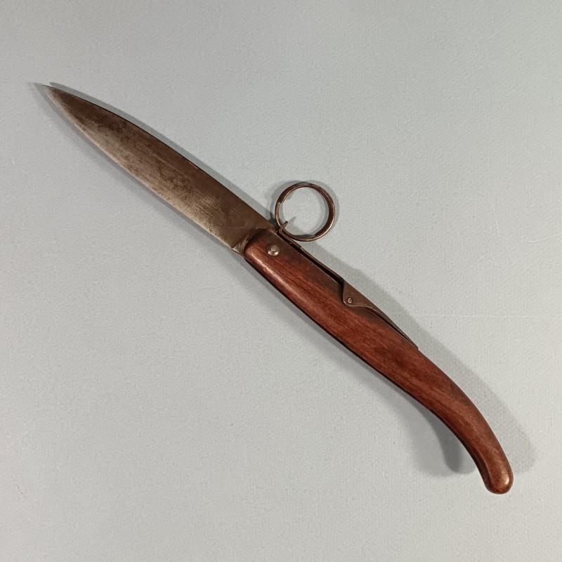 TRES BEAU ET GRAND COUTEAU PLIANT TRES PRISE PAR LES POILUS DE 1914 18 COMME COUTEAU DE TRANCHEES A CRAN D'ARRET