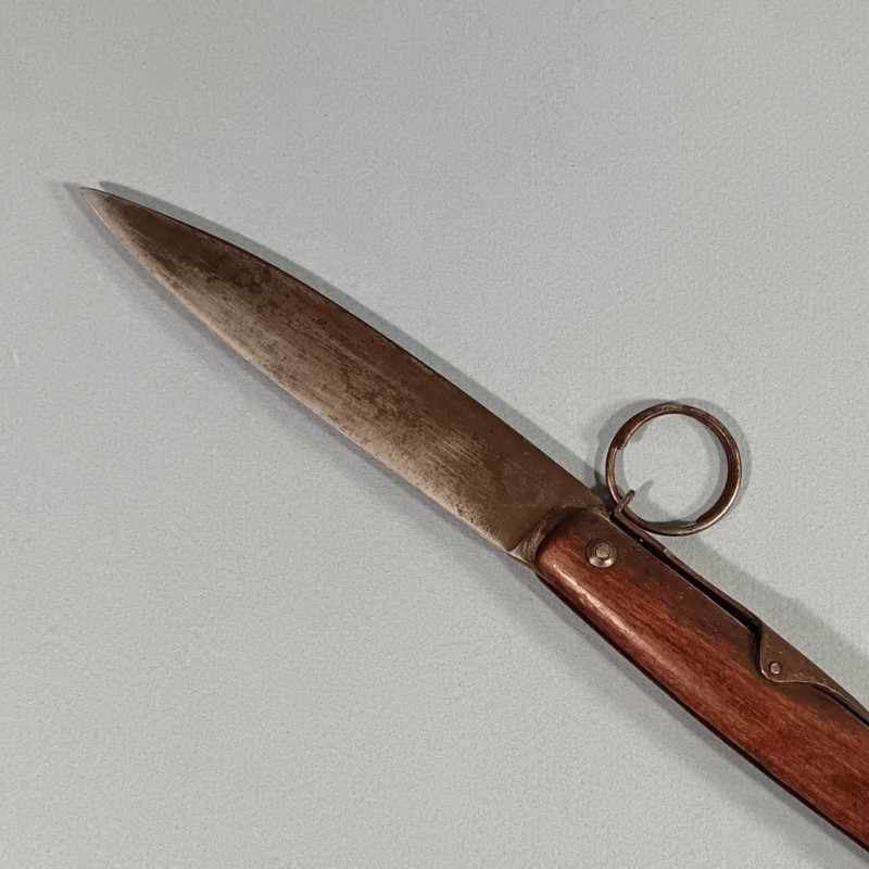 TRES BEAU ET GRAND COUTEAU PLIANT TRES PRISE PAR LES POILUS DE 1914 18 COMME COUTEAU DE TRANCHEES A CRAN D'ARRET