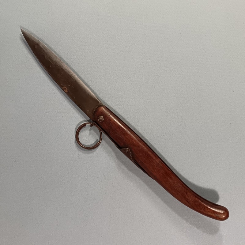 TRES BEAU ET GRAND COUTEAU PLIANT TRES PRISE PAR LES POILUS DE 1914 18 COMME COUTEAU DE TRANCHEES A CRAN D'ARRET
