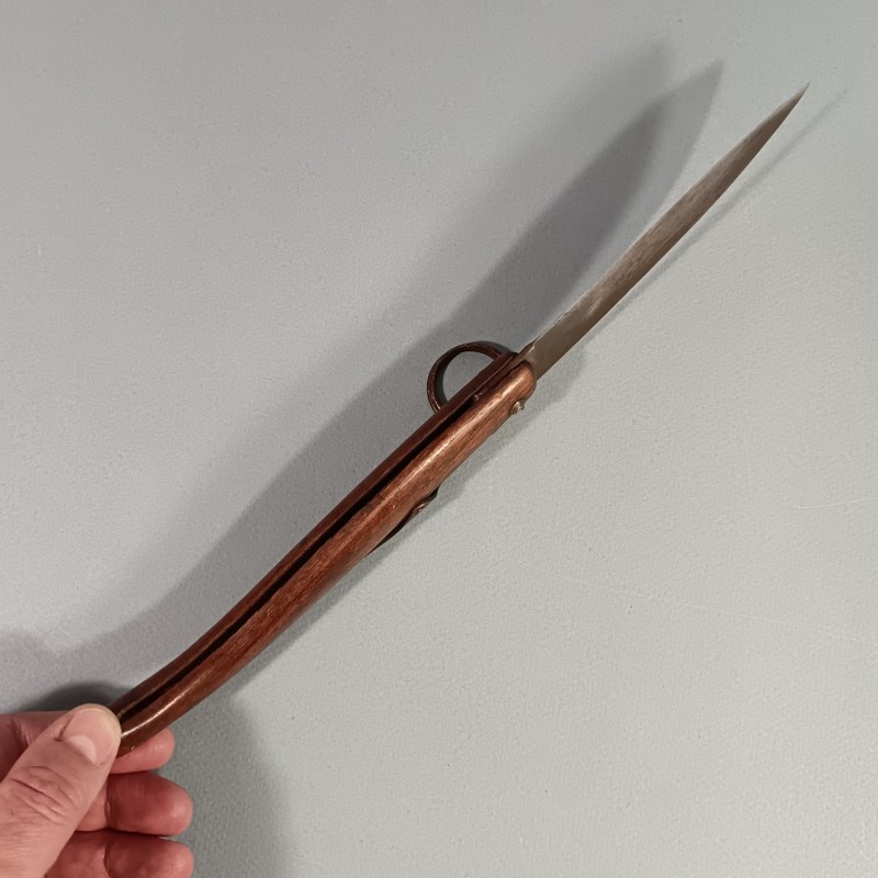 TRES BEAU ET GRAND COUTEAU PLIANT TRES PRISE PAR LES POILUS DE 1914 18 COMME COUTEAU DE TRANCHEES A CRAN D'ARRET