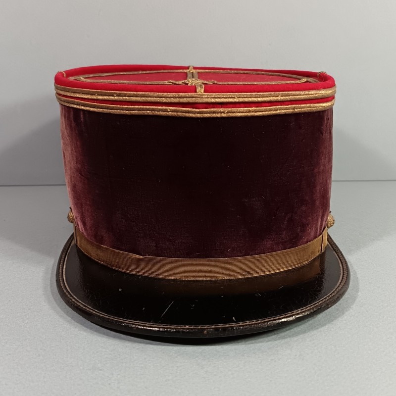 KEPI MODELE 1919 1931 DE LIEUTENANT OU INTERNE POUR DENTISTE DU SERVICE DE SANTE TAILLE 57 VELOUR VIOLET PRUNE