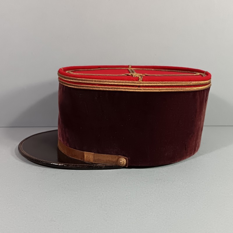KEPI MODELE 1919 1931 DE LIEUTENANT OU INTERNE POUR DENTISTE DU SERVICE DE SANTE TAILLE 57 VELOUR VIOLET PRUNE