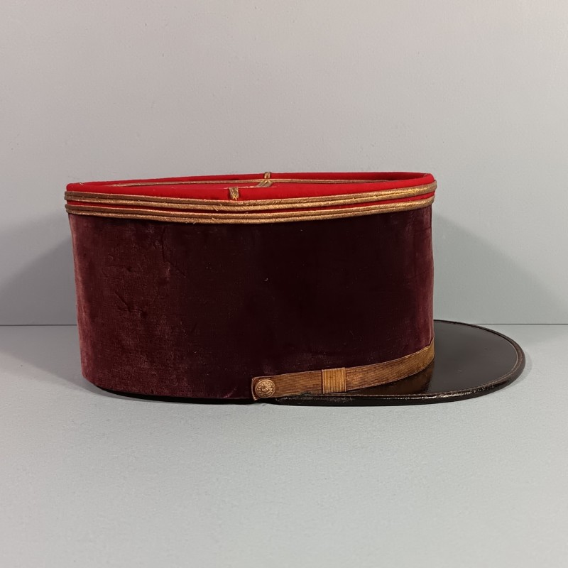 KEPI MODELE 1919 1931 DE LIEUTENANT OU INTERNE POUR DENTISTE DU SERVICE DE SANTE TAILLE 57 VELOUR VIOLET PRUNE