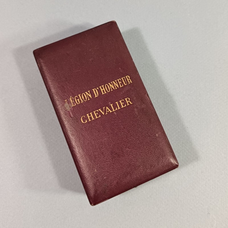 FRANCE MEDAILLE DE CHEVALIER DE L'ORDRE DE LA LEGION D'HONNEUR 4 ème REPUBLIQUE EN ARGENT EN COFFRET