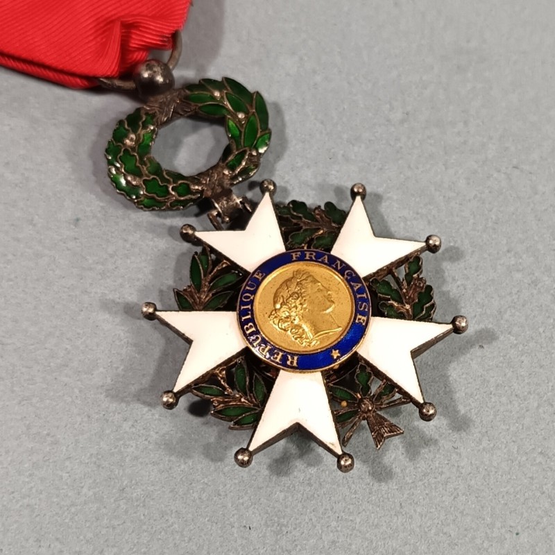 FRANCE MEDAILLE DE CHEVALIER DE L'ORDRE DE LA LEGION D'HONNEUR 4 ème REPUBLIQUE EN ARGENT EN COFFRET