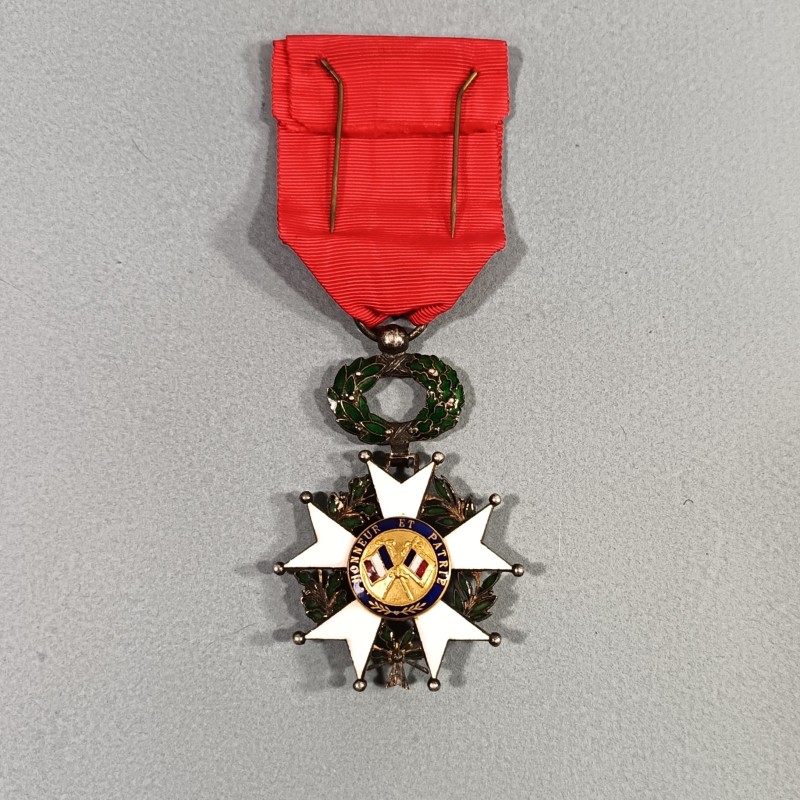 FRANCE MEDAILLE DE CHEVALIER DE L'ORDRE DE LA LEGION D'HONNEUR 4 ème REPUBLIQUE EN ARGENT EN COFFRET