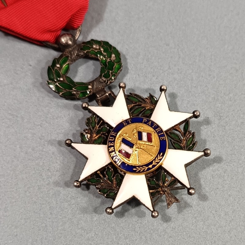 FRANCE MEDAILLE DE CHEVALIER DE L'ORDRE DE LA LEGION D'HONNEUR 4 ème REPUBLIQUE EN ARGENT EN COFFRET