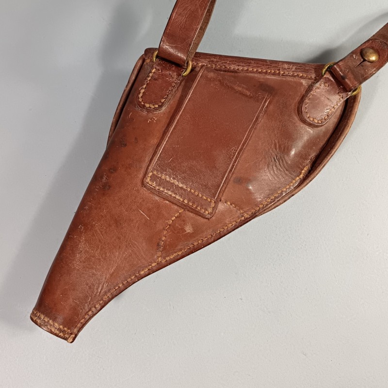 ETUI D'OFFICIER EN CUIR MARRON AVEC SA BRETELLE POUR REVOLVER D'ORDONNANCE ST ETIENNE MODELE 1892 ETUI " JAMBON " DATE 1937