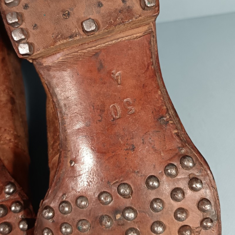 BRODEQUINS CHAUSSURES MILITAIRE EN CUIR MODELE 1917 TOUTES ARMES DATEES 1918 GRANDE TAILLE 30/4 44/45 NEUFS DE STOCK