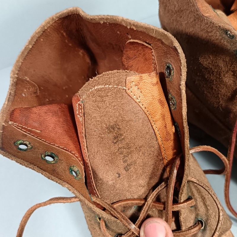 BRODEQUINS CHAUSSURES MILITAIRE EN CUIR MODELE 1917 TOUTES ARMES DATEES 1918 GRANDE TAILLE 30/4 44/45 NEUFS DE STOCK