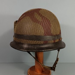 CASQUE FRANCAIS MODELE 1951 AVEC CAMOUFLAGE ET PANSEMENT ETAT NEUF DE STOCK LOURD M.A.MOU 1953 ET LINER THIBAULT 1952