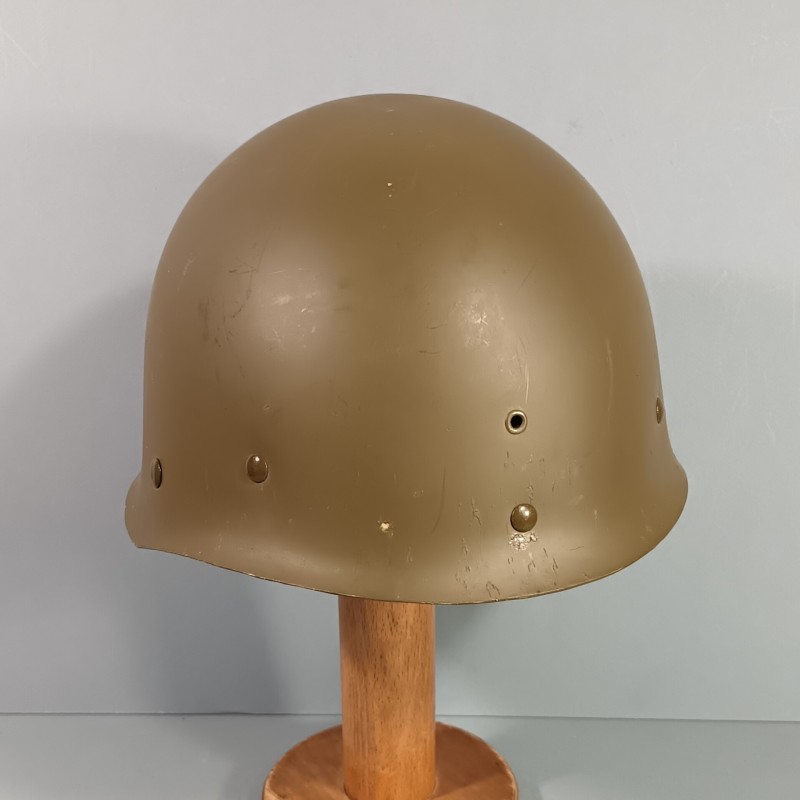 CASQUE FRANCAIS MODELE 1951 AVEC CAMOUFLAGE ET PANSEMENT ETAT NEUF DE STOCK LOURD M.A.MOU 1953 ET LINER THIBAULT 1952